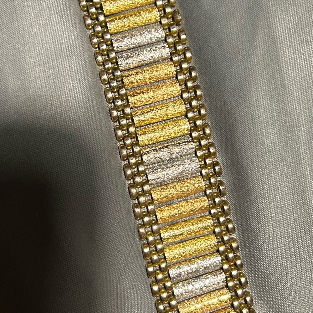 Elegant Variated Colors of Gold Bracelet